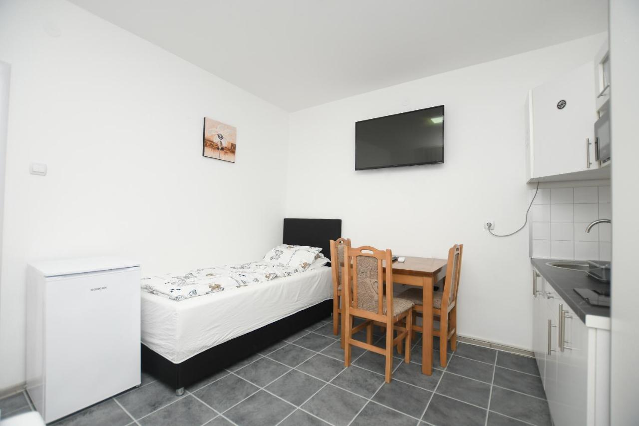 Relax Apartmani Kladovo Esterno foto